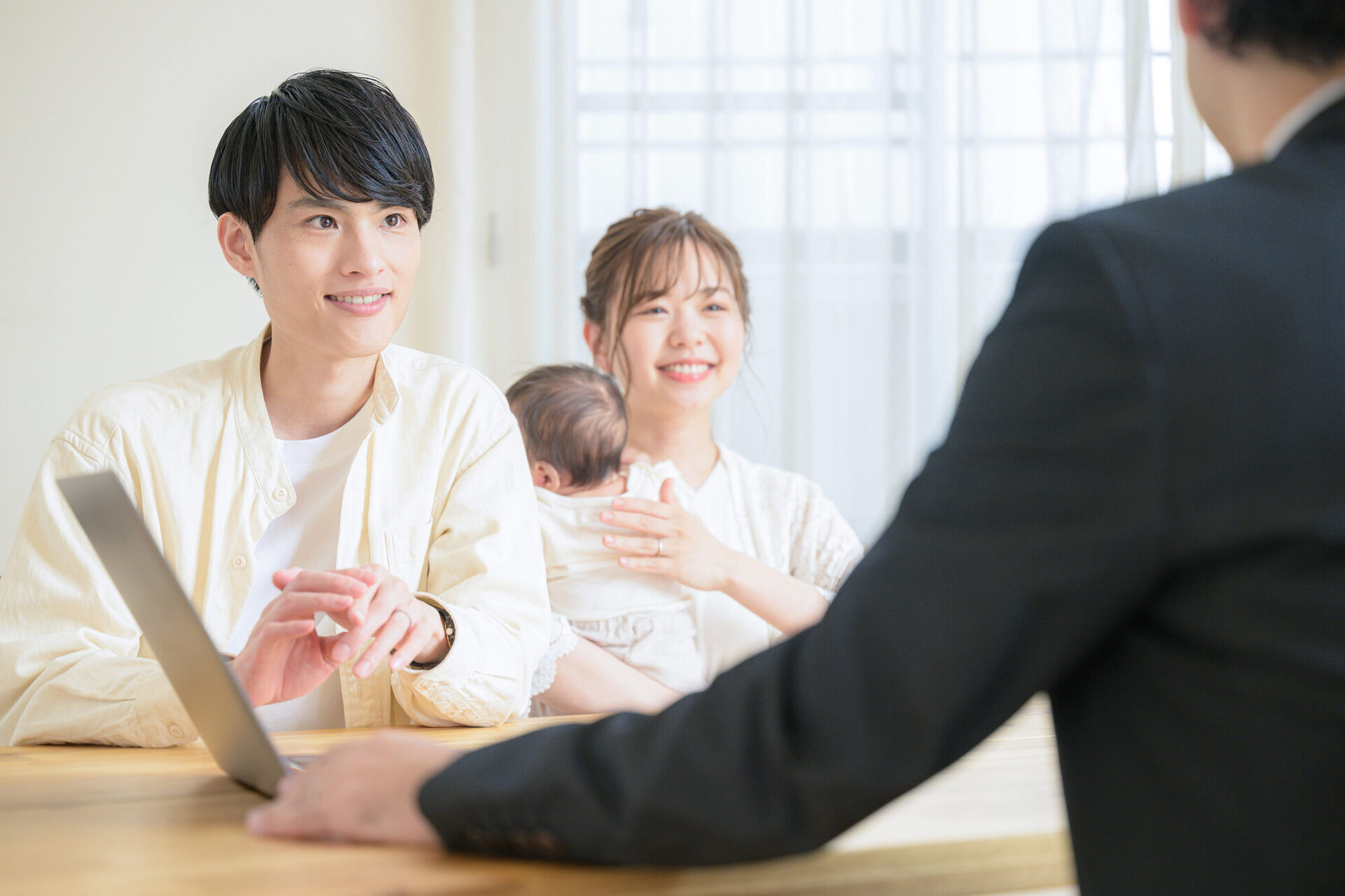 家族で新築マンションの購入相談